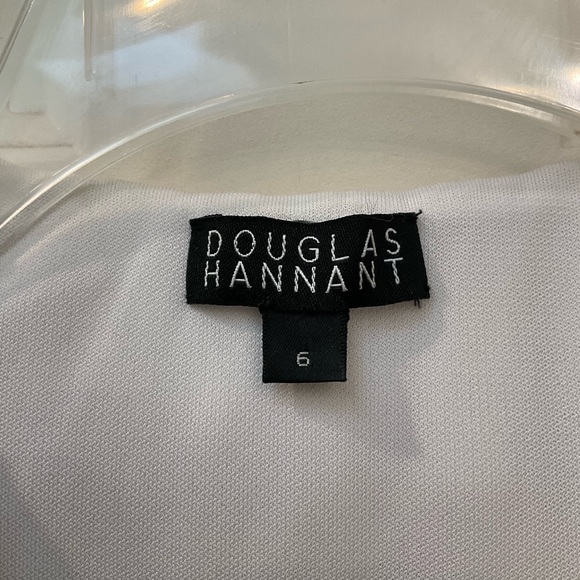 Authentic Douglas Hannant Ruffle Front, V-Neck, Sleeveless Top in Ivory, Sz 6 - Picture 3 of 9